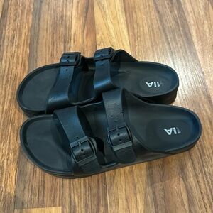 Mia slides